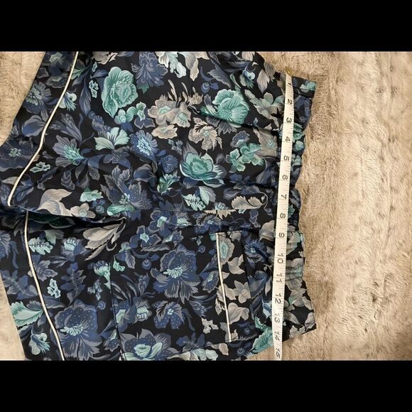 : : BURBERRY Floral Shorts : : - Picture 14 of 14